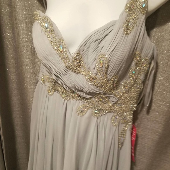 DAVE & JOHNNY SILVER GRAY GOWN SZ 7/8 - Picture 3 of 15